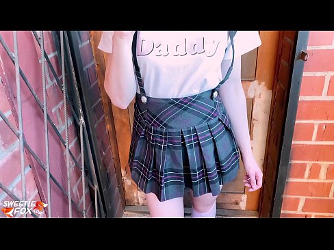 ❤️ Школачы Сосут анын Дик терең жана трахает ордуна класстар. ❌  Секс боюнча бизде ﹏